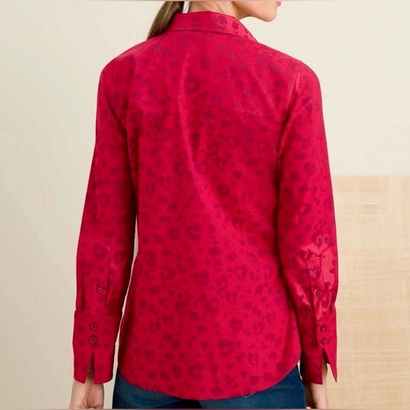 Chicos No Iron Chic Stretch Heart Leopard Print Button Up Shirt - Picture 3 of 15